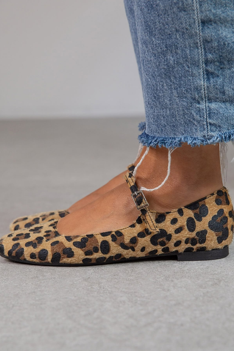 LENA | Ballet Shoes with Strap and Adjustable Closure