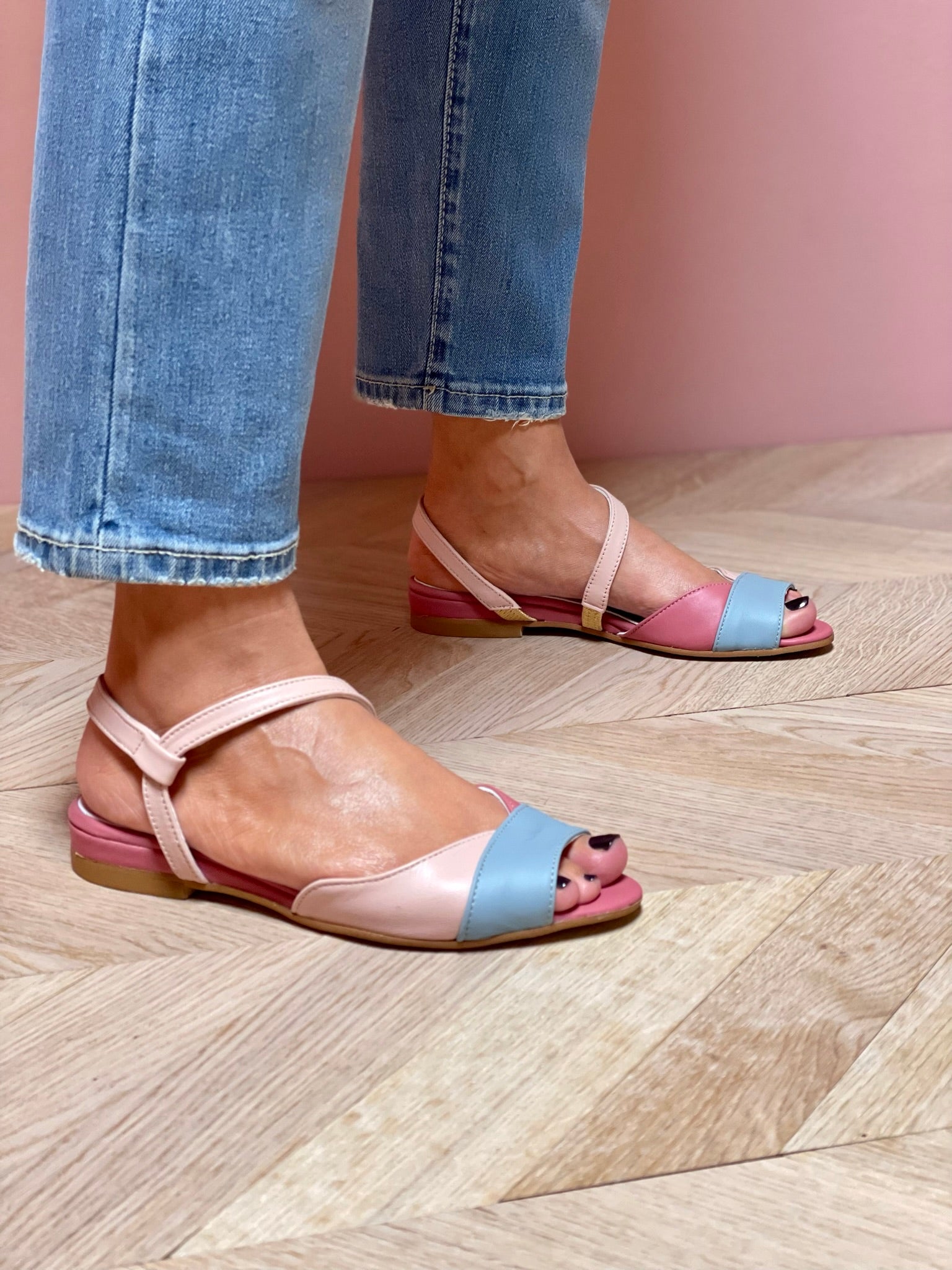 CHANTAL | A STYLE THAT INSPIRES CONFIDENCE IN SANDALS