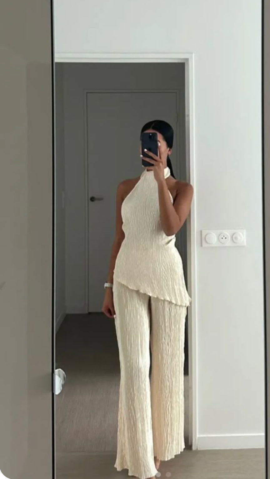 Dalila – Elegant Pleated Set
